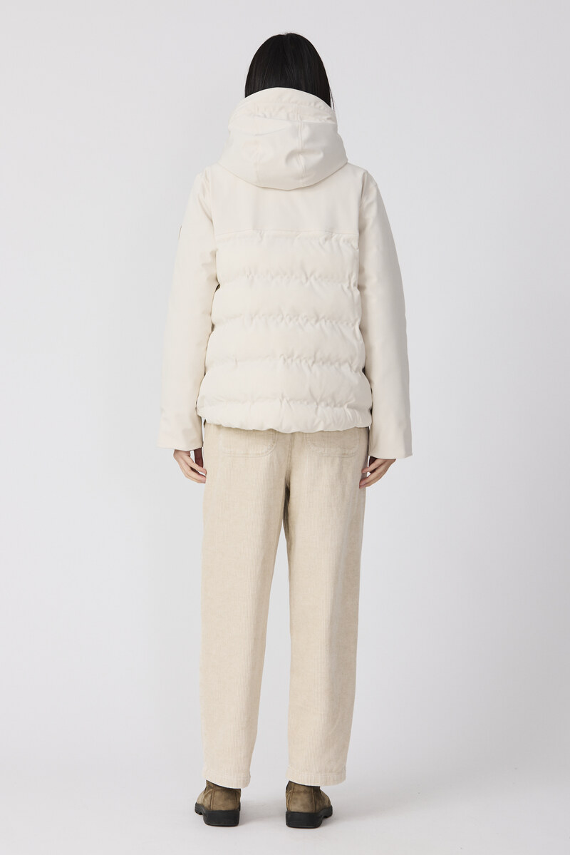 CHAQUETA CORTA TEMPESTA COLOR CREMA 6